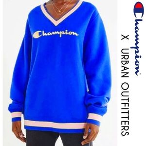 [Rare Find] CHAMPION X URBAN OUTFITTERS Exclusive V-Neck Sweatshirt Blue Size S